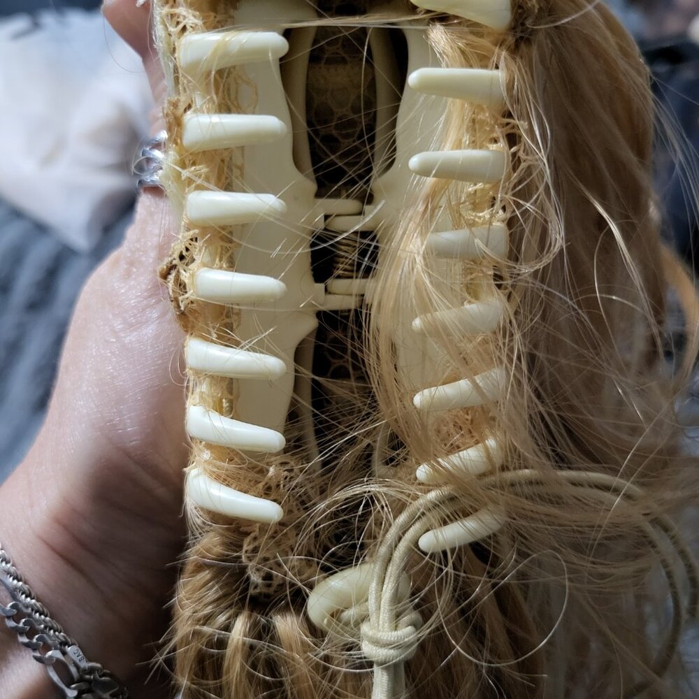 Curly Blonde Hair Extension - Picture 5 of 6